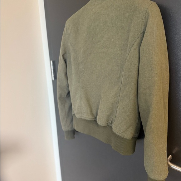TNA M mint newer condition Olive Bomber Jacket faux fur lining - Picture 7 of 16